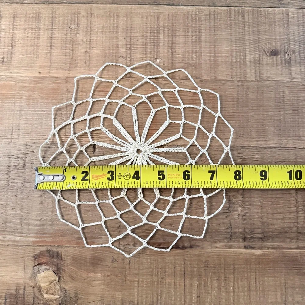 16 Total- Vintage Doily Placemat Set. 8 Piece Plate | Drink. Tatted | Ivory EUC
